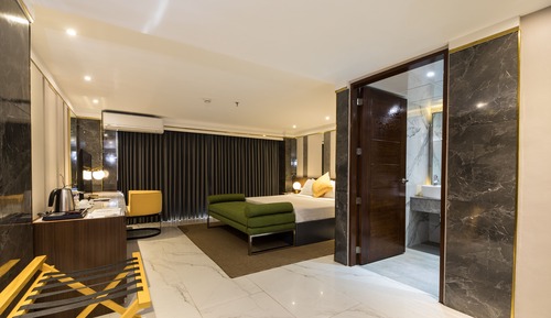 Plaza Suite