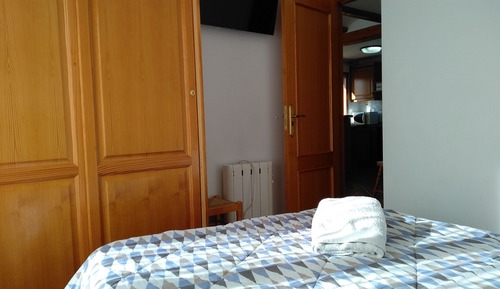 Traditional Apartment, 2 Bedrooms, Kitchen, Tower