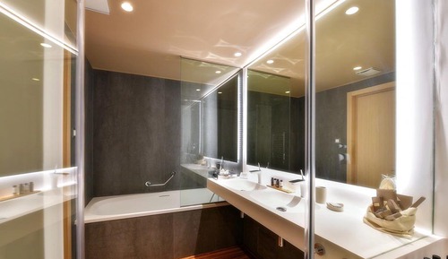 Suite, Lake View