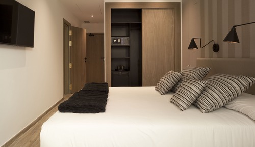 Premium Double or Twin Room, Patio (private or shared)