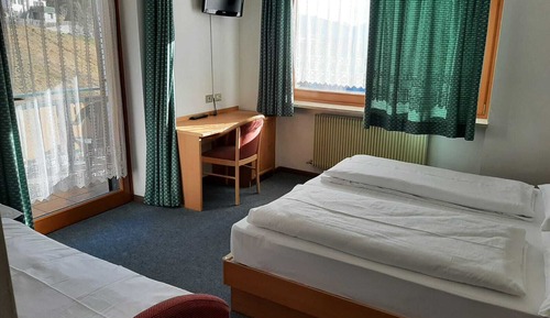 Basic Triple Room