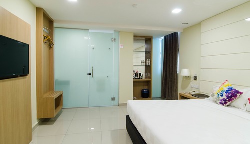 Deluxe Queen Room