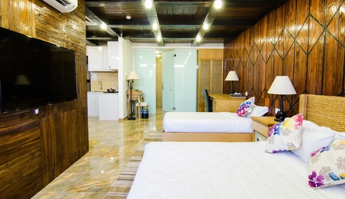 Deluxe Suite ( 3  )