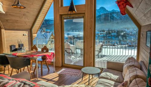 Deluxe 3-Bedroom Chalet with Mountain View