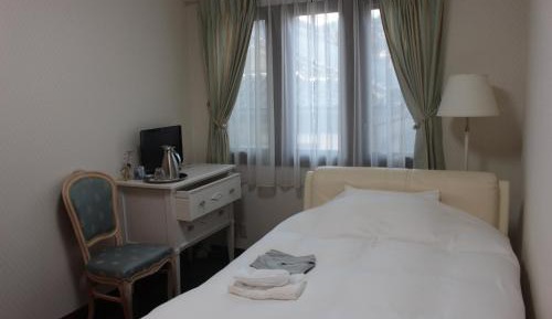 Basic Single Room with Shared Bathroom