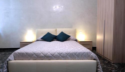 Deluxe Room (2 Adults + 1 Child)