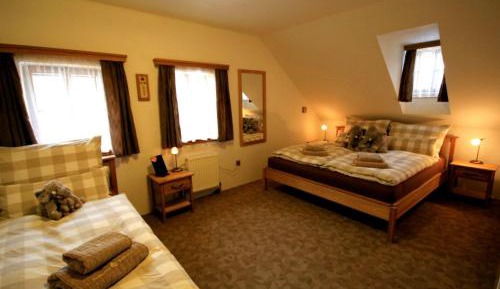 Triple Room with Private Bathroom and Extra Bed