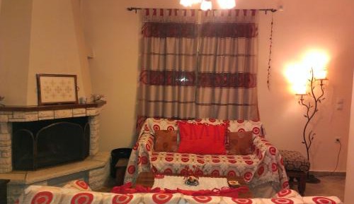 Three-Bedroom Maisonette with Fireplace