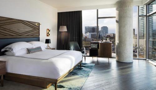 Corner King Room