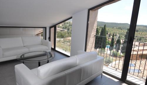 Apartment with Mountain View