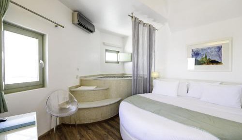Honeymoon Suite with Private Jetted Tub