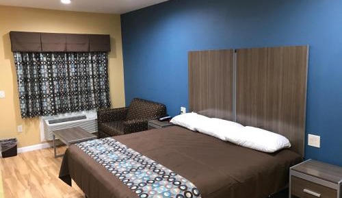 Deluxe King Room - Non-Smoking