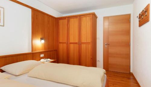 Superior One-Bedroom Apartment