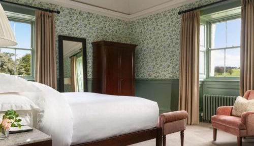 Fairmont Rose Garden Suite