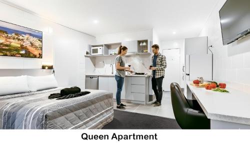 Queen Apartment