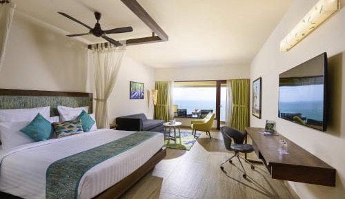 Deluxe Room with 1 Queen Bed, Panoramic view of Ocean with Balcony with 10% Discount on Laundry & Food & Soft Beverage.