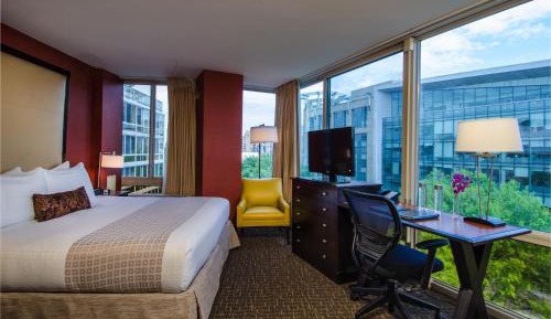 Deluxe Room - 1 King Bed