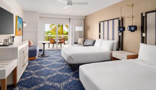 Queen Room with Balcony - Non-Smoking