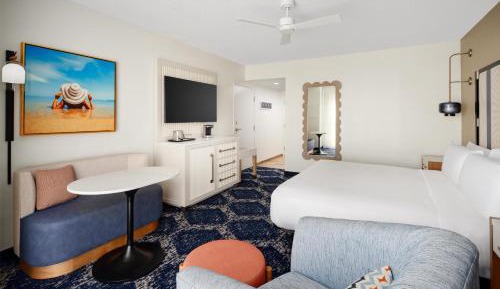 King Room with Bath Tub- Hearing Accessible/ Non-Smoking