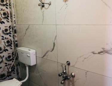 Deluxe Double Room (2 Adults + 1 Child)