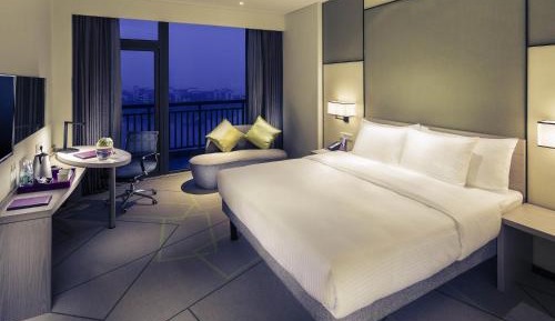 Superior King Room with Lake View