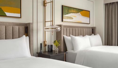 Deluxe Mount Temple with Two Queen Beds