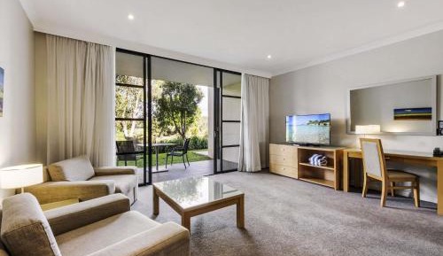 One-Bedroom Apartment with One Queen Bed