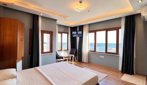 Deluxe Suite with Sea View