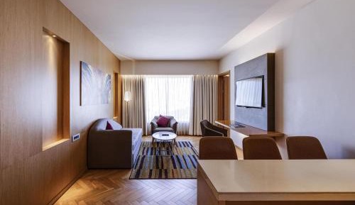 Executive Suite - Queen Bed