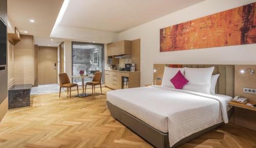 Premier Room - Queen Bed