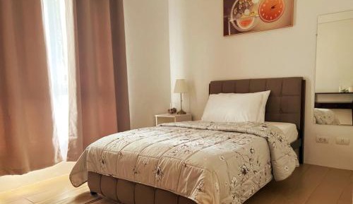 Deluxe One-Bedroom Apartment with City View