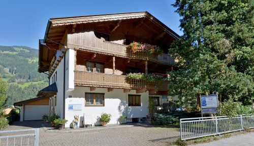 Apartment with Mountain View