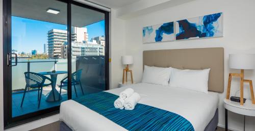 One-Bedroom Apartment with Balcony