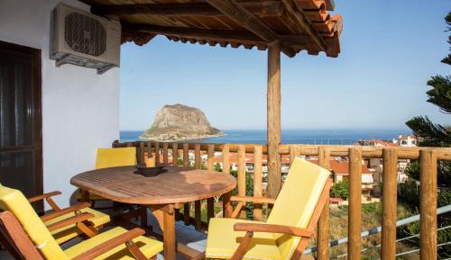 One-Bedroom Apartment with Panoramic Sea View