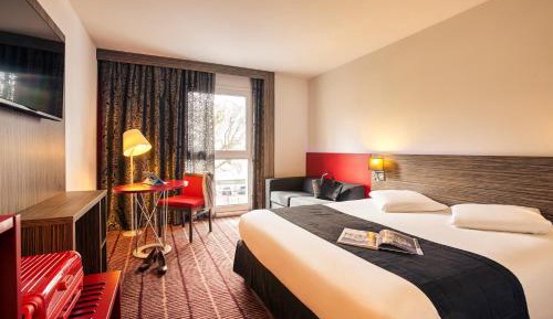 Classic Room with Double Bed and Single Sofa Bed 