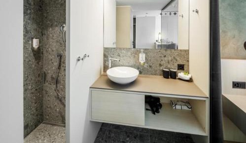 Deluxe Double Room with Shower