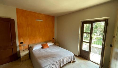 One-Bedroom Apartment with Garden View