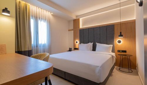 Two-Bedroom Deluxe Apartment with Balcony