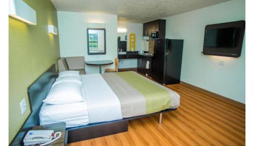 Deluxe Queen Room with Two Queen Beds - Smoking