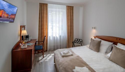 Standard Queen Room