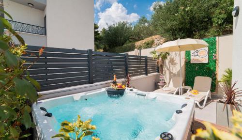 Deluxe Apartment with Hot Tub