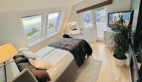 Four-Bedroom Apartment with Balcony 