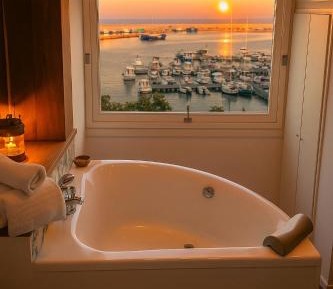  Suite With Bathtub