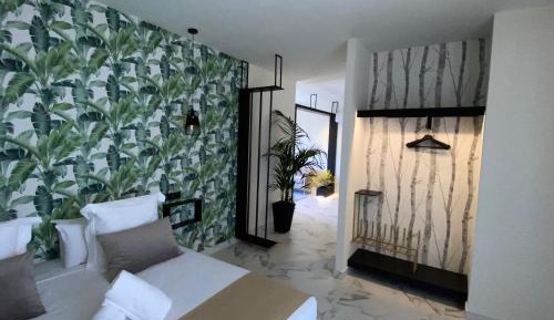 Square Suite