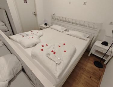 Quadruple Room with Shared Bathroom