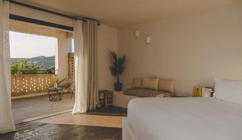 Superior King Suite