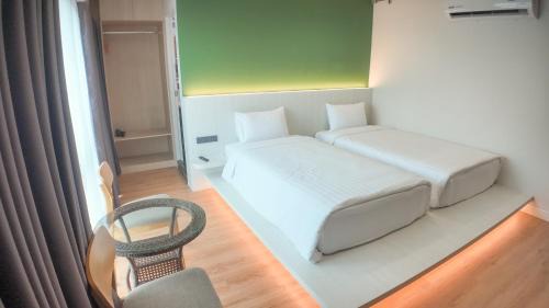 Superior Twin Room with City View