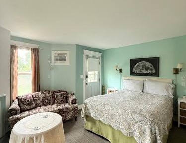 Queen Room with Spa Bath