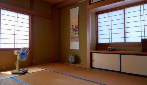Twin Room with Shared Bathroom
