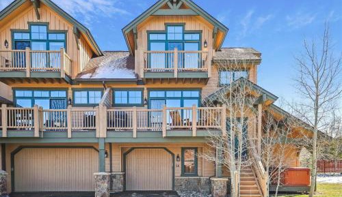 Three-Bedroom Townhouse